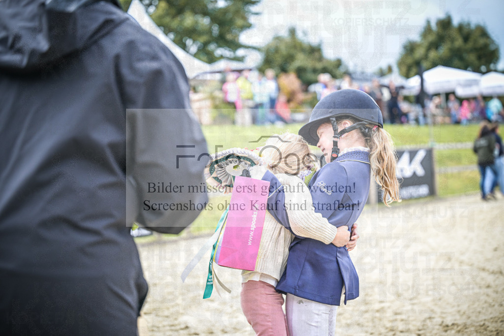 DOS_0397 | Entdecke hochwertige Reitturnierfotos von Foto Oger. Professionell, emotional und authentisch – jetzt Lieblingsmomente im Shop bestellen.Deutschlandweite Turnierfotografie. - Realisiert mit Pictrs.com