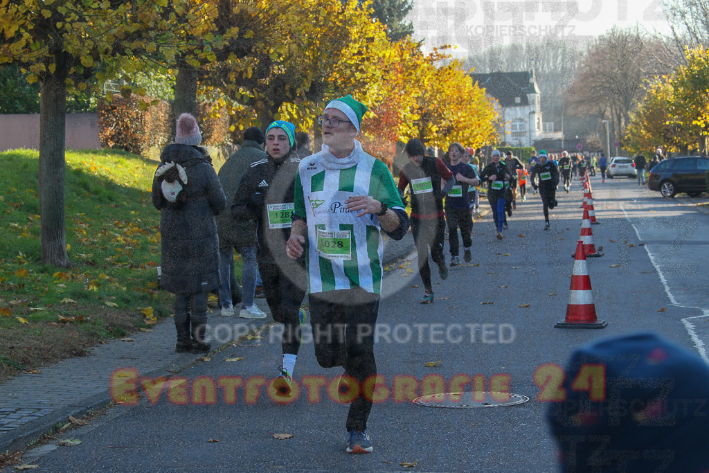 241201_1049_EV4_0101 | Sportfotografie im Rhein-Sieg Kreis, Köln, Bonn, NRW, Rheinland Pfalz, Hessen, etc. Unser Tätigkeitsfeld umfasst den Laufsport vom Volkslauf über den Marathon, Duathlon, Triathon bis zum Ultralauf wie Kölnpfad Ultra oder Schindertrail.