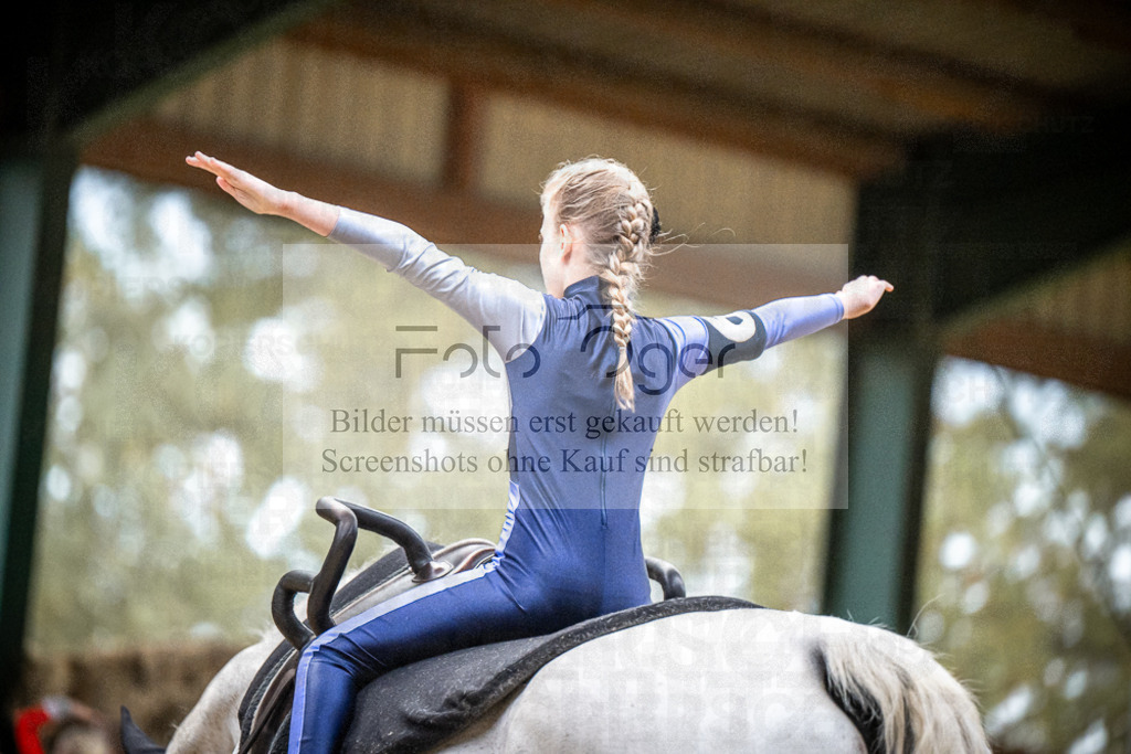 DOS_0135 | Entdecke hochwertige Reitturnierfotos von Foto Oger. Professionell, emotional und authentisch – jetzt Lieblingsmomente im Shop bestellen.Deutschlandweite Turnierfotografie. - Realisiert mit Pictrs.com