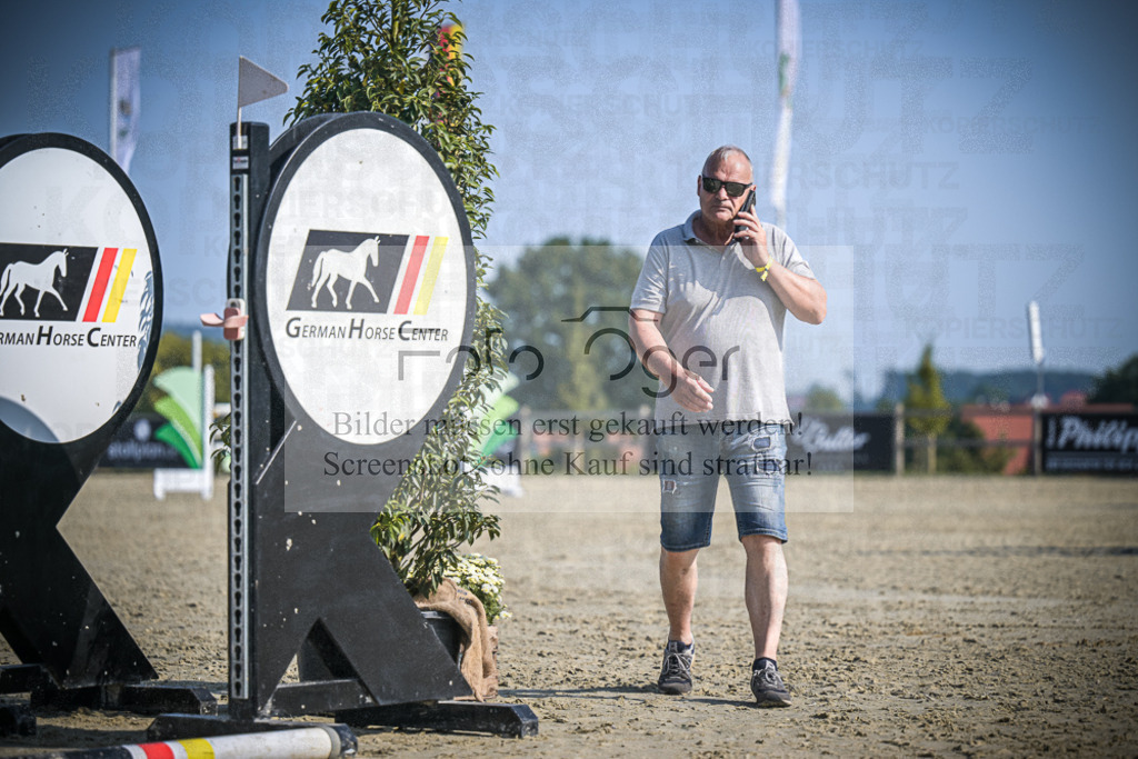 DOS_1006 | Entdecke hochwertige Reitturnierfotos von Foto Oger. Professionell, emotional und authentisch – jetzt Lieblingsmomente im Shop bestellen.Deutschlandweite Turnierfotografie. - Realisiert mit Pictrs.com