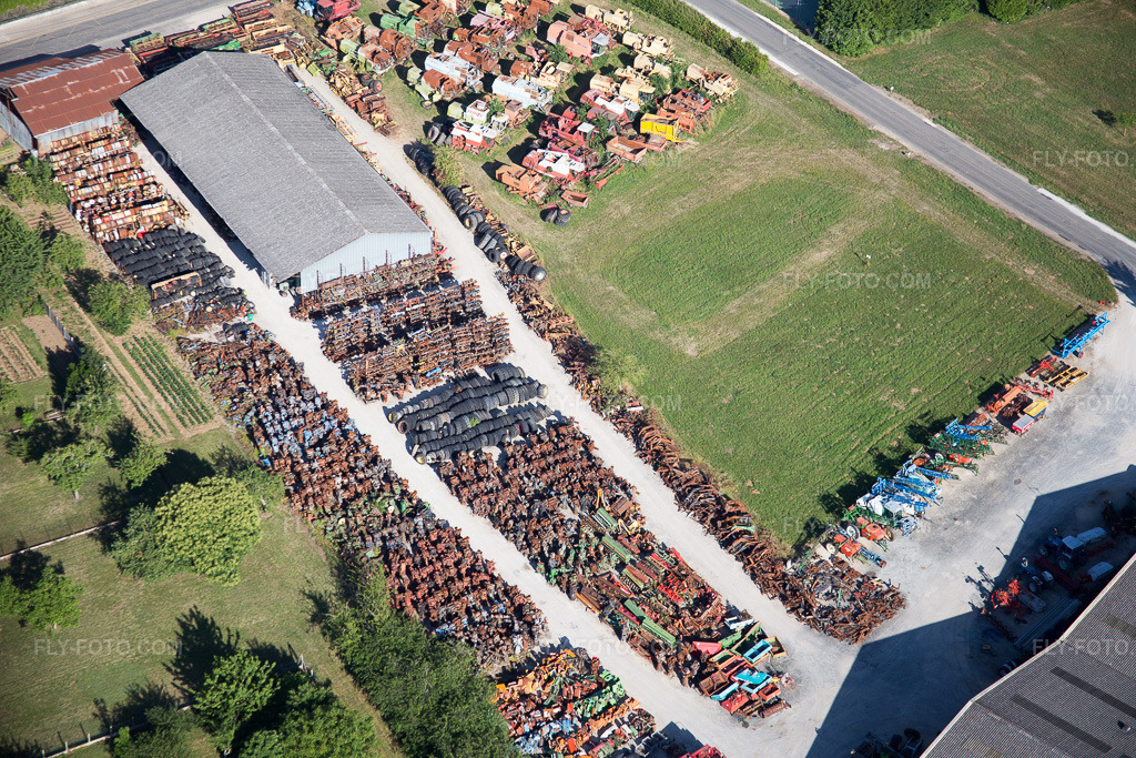 Aerial view: View of the town in Talcy in the state Loir et Cher, France. – Photo: IMG_082210.jpg taken on 06/20/2015 by Werner Riehm/FLY-FOTO.com – Resolution of the original: 5472 x 3648 px