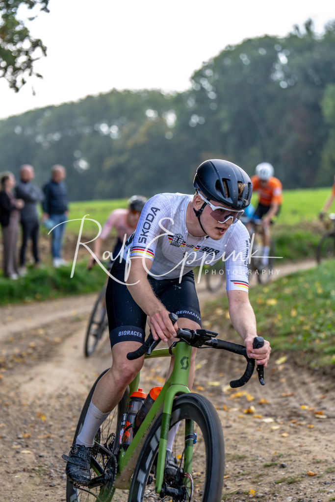 Ralf Eppink Photography 20251012_DSC02599 | Sportfotografie, Eventfotografie, Porträtfotografie, Radsport Fotograf, Triathlon Fotograf, Düsseldorf Fotograf, Köln Fotograf, Actionfotografie, Teamfotografie, Peoplefotografie, Business Portraits, Veranstaltungsfotografie, Reportagefotografie - Realisiert mit Pictrs.com