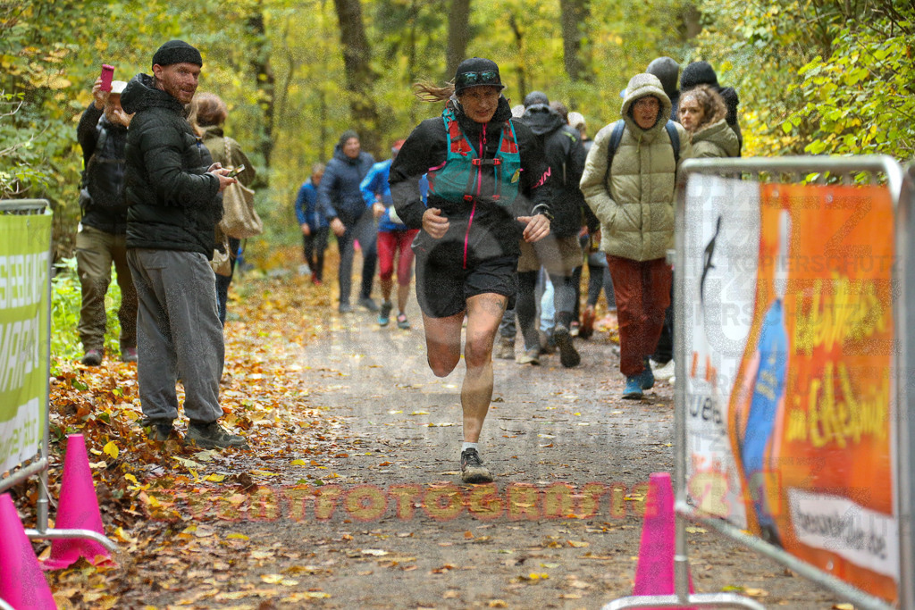 251026_1335_EX1_3710 | Sportfotografie im Rhein-Sieg Kreis, Köln, Bonn, NRW, Rheinland Pfalz, Hessen, etc. Unser Tätigkeitsfeld umfasst den Laufsport vom Volkslauf über den Marathon, Duathlon, Triathon bis zum Ultralauf wie Kölnpfad Ultra oder Schindertrail.