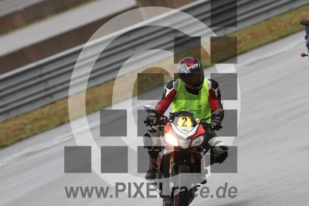 inst02-20250918_10729 | Schöne Erinnerungen an spannende Momente - das festzuhalten ist unser Job. PIXELrace.de ist seit 2003 auf den Rennstrecken Europas unterwegs um die Action draußen beim Fahren und die wunderbare Stimmung imm Fahrerlager für euch einzufangen.