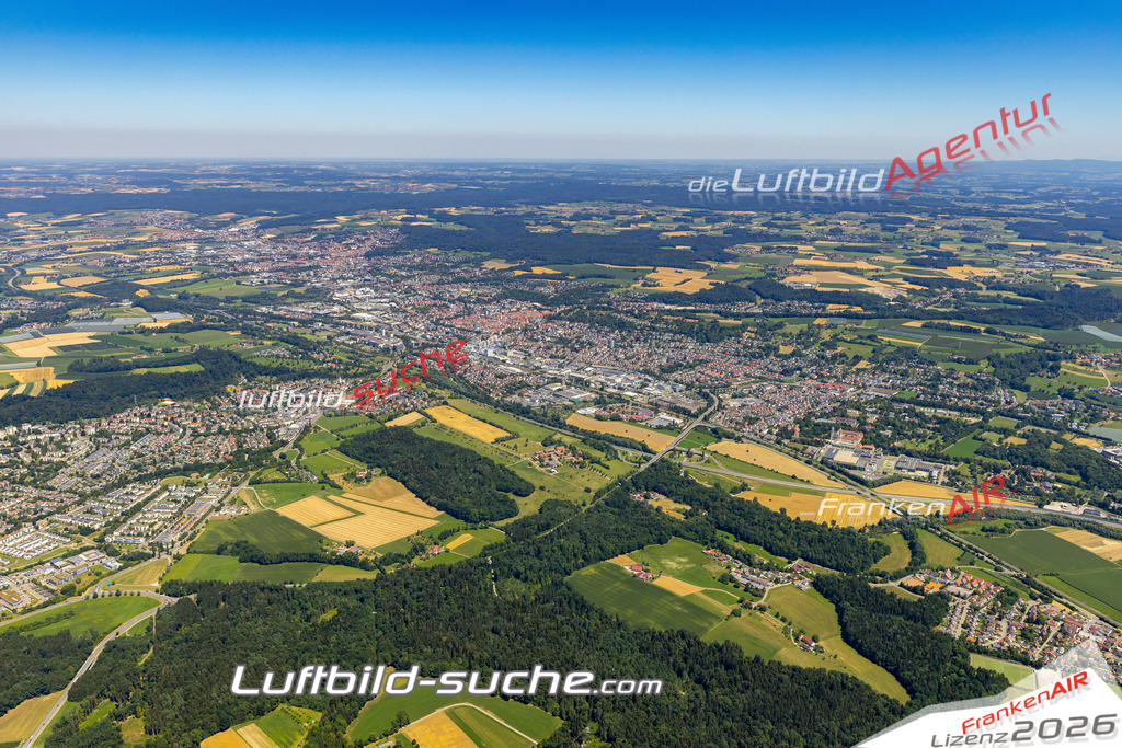 Aktuelles Luftbild von  Ravensburg - Die Luftaufnahme wurde 2022 mittels UL-Flugzeug erstellt ( keine Drohne ) - hochauflösende Kamera-Systeme von  Canon -Beste Qualität - Für grossformatige Ausdrucke geeignet. Die Geschenkidee !