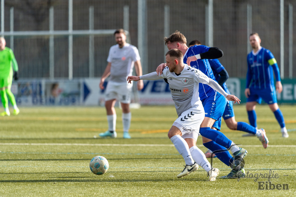 FC Rastede-SV Brake | Herren Bezirks-Testspiel; FC Rastede (blau)-SV Brake (weiß) am 02.03.2025 in Rastede (Sportanlage Kötterswegs), Photo: Philip Eiben 2025 - Realisiert mit Pictrs.com