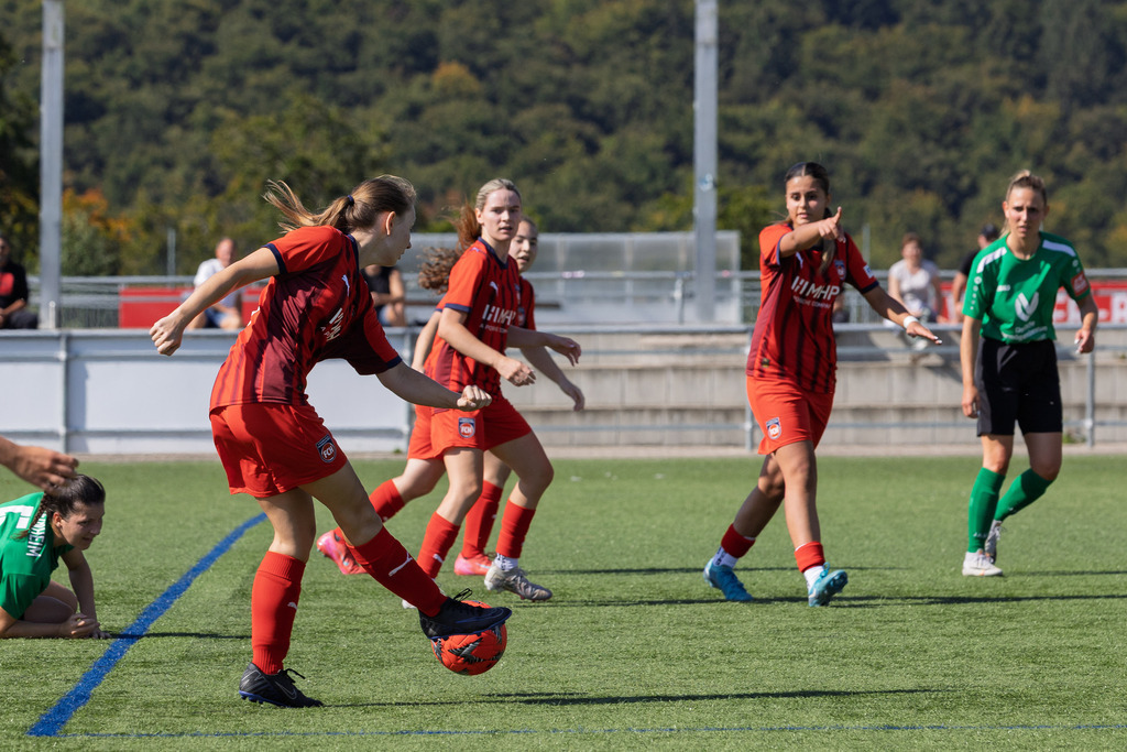 FCHSTE_250921_4341 | 1.FC Heidenheim 1846 II vs. TV Steinheim, Fußball, Frauen, Bezirksliga, 2025/2026, 2.Spieltag, 21.09.2025 in Heidenheim, Kunstrasen b. Voith-Arena West(Foto: Michael Bulling) - Realisiert mit Pictrs.com