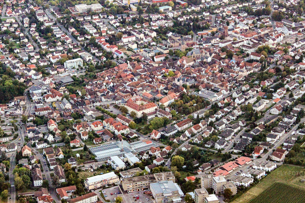 Luftbild: Schloss und Königstr in Bad Bergzabern im Bundesland Rheinland-Pfalz in Deutschland. Foto: IMG_21316.jpg vom 23.09.2009 durch Werner Riehm/FLY-FOTO.de