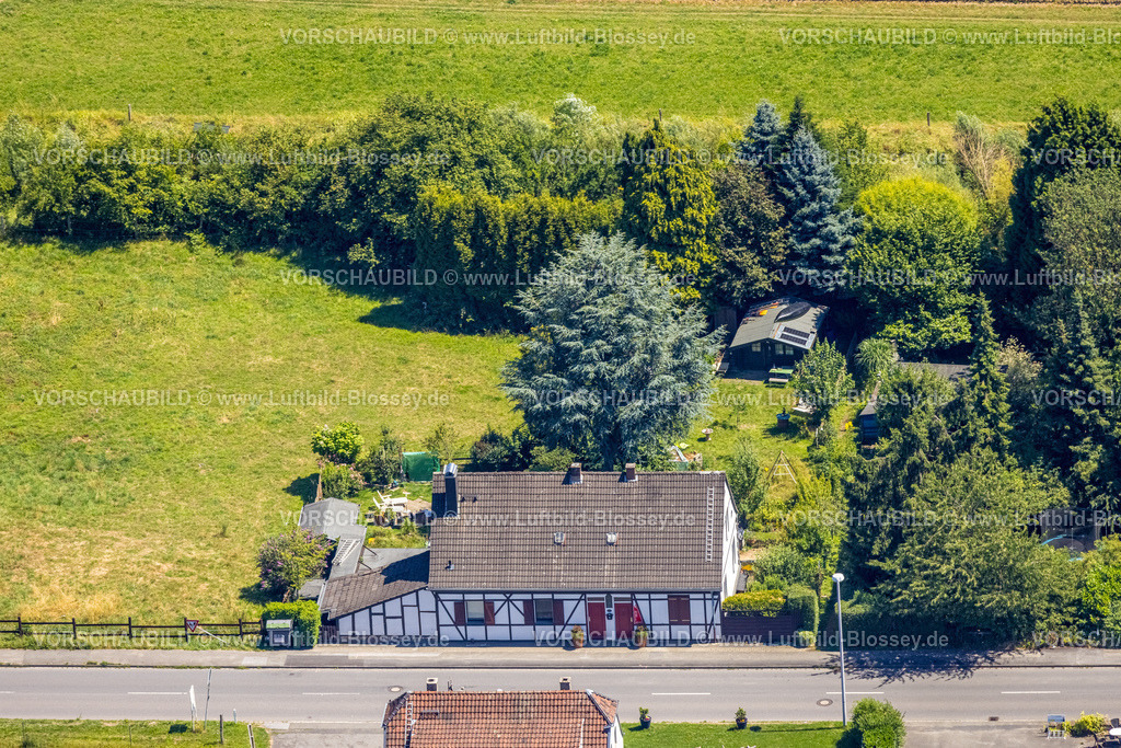 Muelheim230704432 | Luftbild, Fachwerkhaus an der August-Thyssen-Straße, Saarn, Mülheim an der Ruhr, Ruhrgebiet, Nordrhein-Westfalen, Deutschland