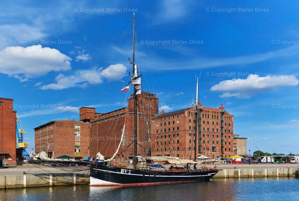 _DSC3545 | Findlinge im Eis, Zeesenboote bei der Traditionsregatta, eine Seebrücke im Sonnenaufgang - mit den Bildern aus dieser Galerie erhalten Sie wunderschöne Aufnahmen über das ganze Jahr. Ein tolles Produkt zum Verschenken, Werben oder zum Träumen vom nächsten - Realisiert mit Pictrs.com
