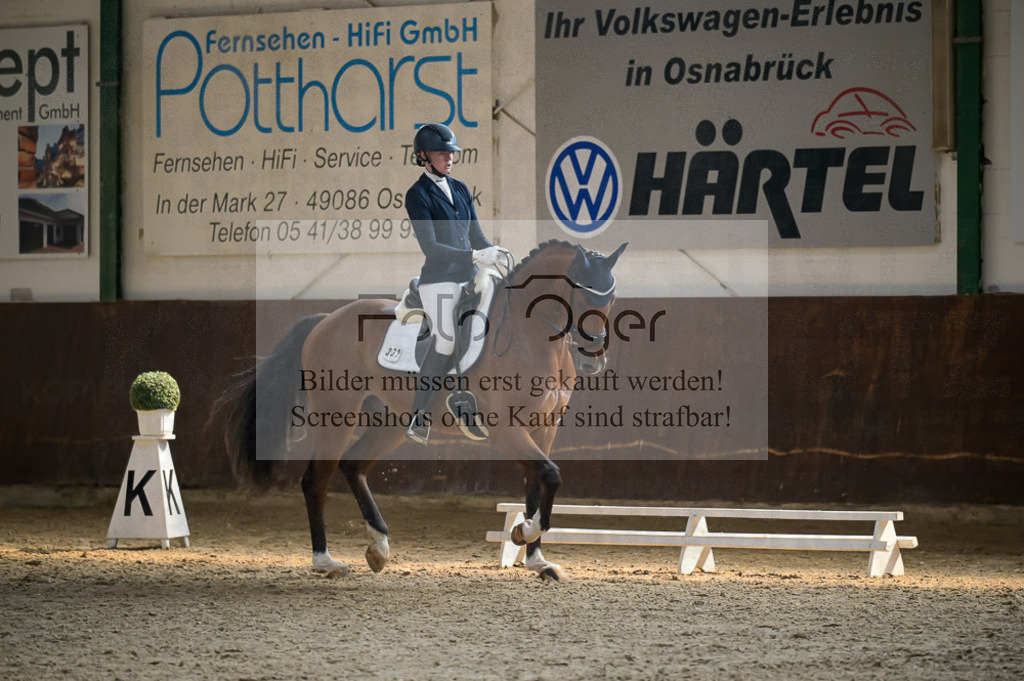 Reitturnier Voxtrup | Entdecke hochwertige Reitturnierfotos von Foto Oger. Professionell, emotional und authentisch – jetzt Lieblingsmomente im Shop bestellen.Deutschlandweite Turnierfotografie. - Realisiert mit Pictrs.com