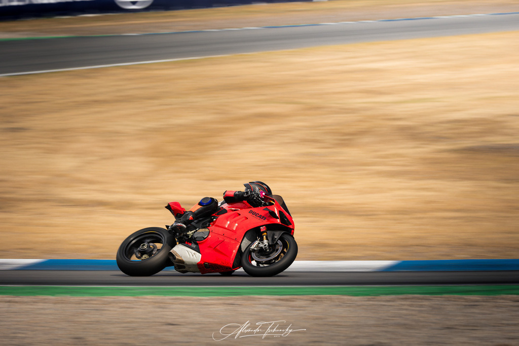 Ducati Trackday Hockenheimring 2026 | Entdecken Sie die faszinierende Welt von Alexander Tschuncky Arts: Kreative Fotografie, atemberaubende Automobilkunst und hochwertiger Bilderdruck. Lassen Sie sich inspirieren! - Realisiert mit Pictrs.com