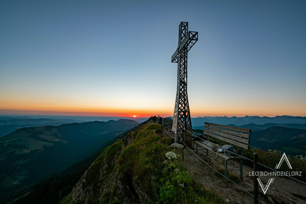 Fotografie_Leo_Schindzielorz_DE_Sommer_Allgaeu_Hochgrat_20220719_A7R01751_org | Atmosphärische Landschaftsbilder & Drohnenaufnahmen aus dem Allgäu, Tirol, Südtirol & der Schweiz – ideal für Leinwanddrucke & zur stilvollen Raumgestaltung. - Realisiert mit Pictrs.com