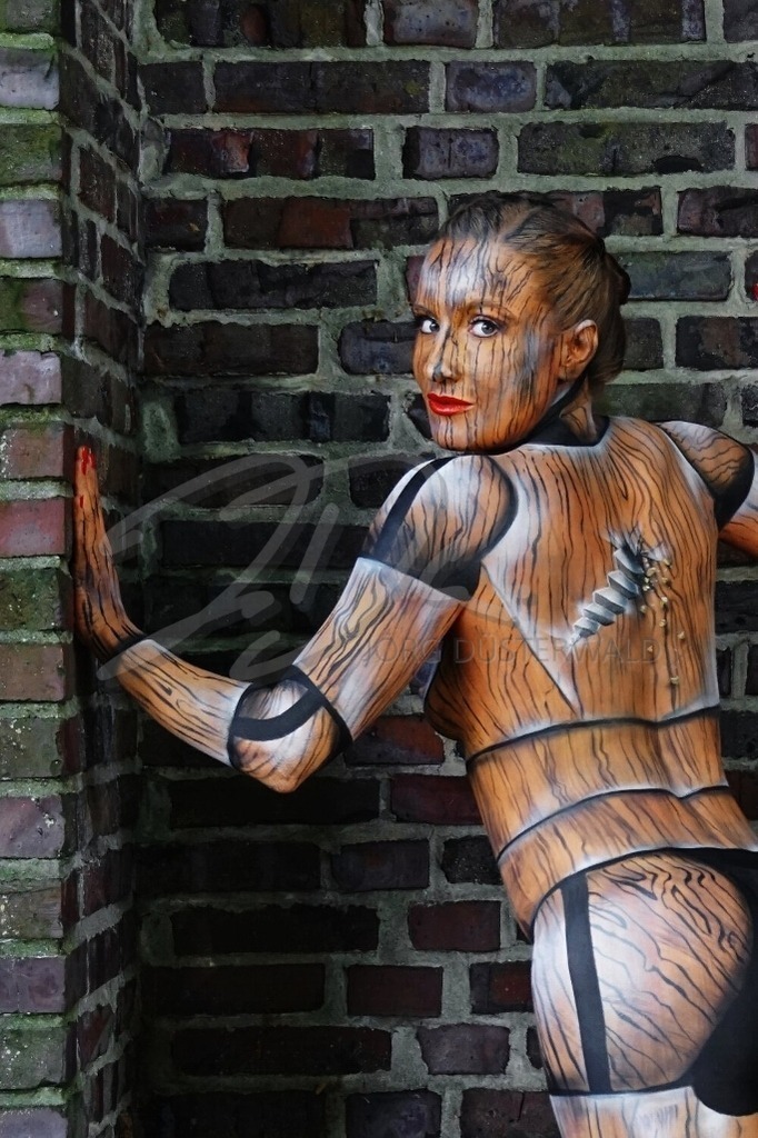 Bodypainting-HOLZ_2300b | #001 | Modell: Pola | Foto: Carsten Korwes - Realisiert mit Pictrs.com