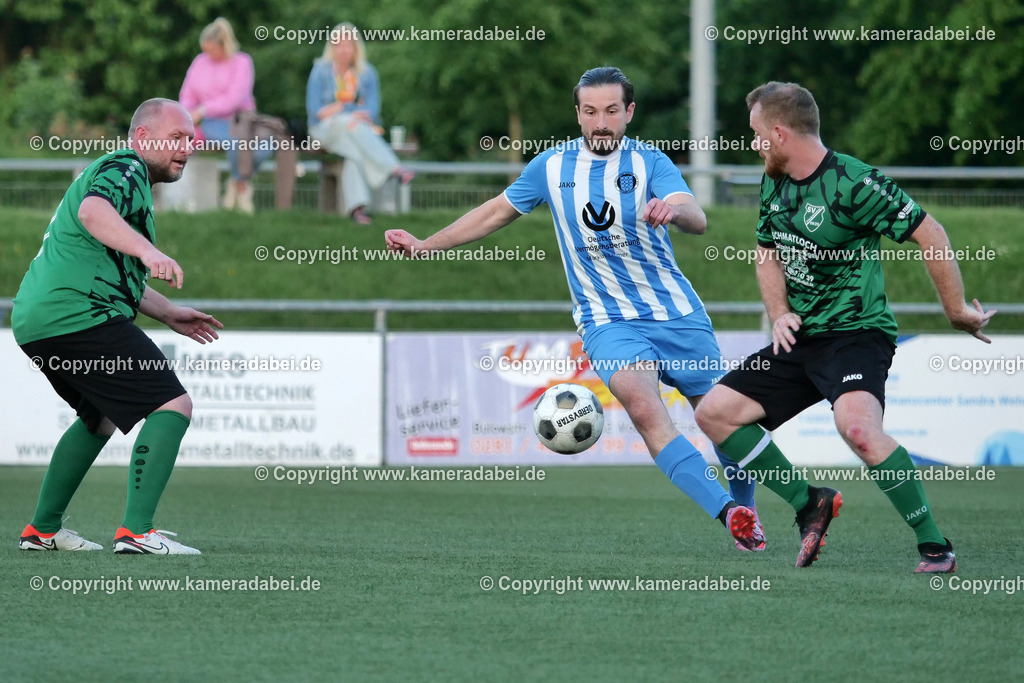Fußball Kreispokal 25/26 Ü 32 : Spiel um Platz 3 : SV 08/29 Friedrichsfeld - SV Ringenberg AH  2 : 1 | Fußball Kreispokal 25/26 Ü 32 : Spiel um Platz 3 : SV 08/29 Friedrichsfeld - SV Ringenberg AH  2 : 1Spielort : Voerde Friedrichsfeld - Realisiert mit Pictrs.com