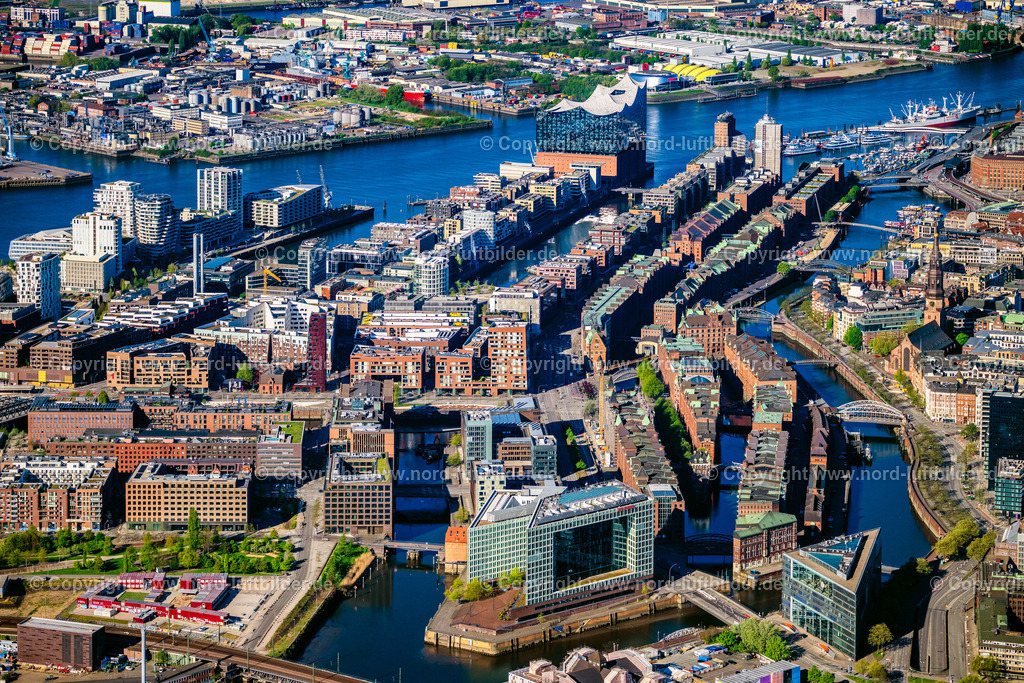 Hamburg_Hafencity_Speicherstadt_Elbphilharmonie_ELS_1878270425 | HAMBURG 27.04.2025 Bürogebäude des Verwaltungs- und Geschäftshauses " Der SPIEGEL-Verlag Rudolf Augstein GmbH & Co. KG " an der Straße Ericusspitze im Ortsteil HafenCity in Hamburg, Deutschland. Weiterführende Informationen bei: SPIEGEL-Verlag Rudolf Augstein GmbH & Co. KG. // Office building of the administration and commercial building " Der SPIEGEL-Verlag Rudolf Augstein GmbH & Co. KG " on Ericusspitze street in the HafenCity district in Hamburg, Germany. Further information at: SPIEGEL-Verlag Rudolf Augstein GmbH & Co. KG. Foto: Martin Elsen