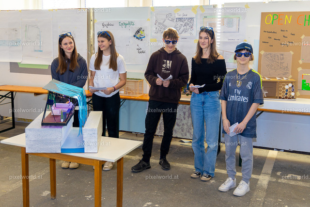 Hackathon - Tag 2 | Bildershop von pixelworld.at - Realisiert mit Pictrs.com