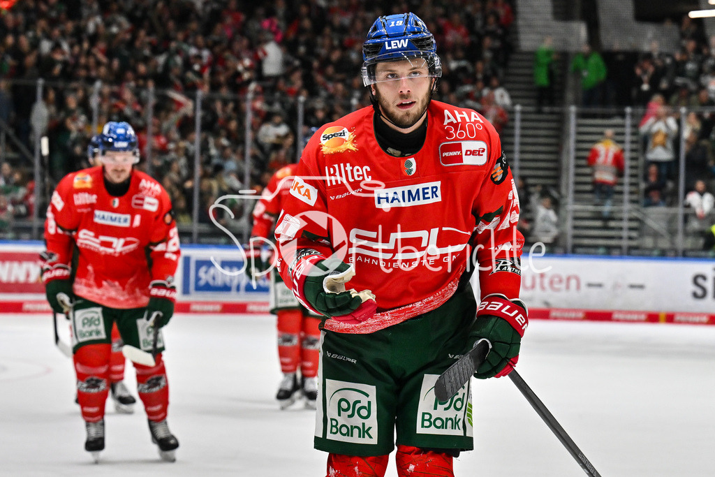 Augsburger Panther - Schwenninger Wild Wings | AUGSBURG, DEUTSCHLAND - 2. NOVEMBER: Jubel der Panther nach dem Treffer zum 5-1 durch Riley DAMIANI (Augsburger Panther 19), Tor / Torschuetze / Freude / Happy beim Ligaspiel zwischen den Augsburger Panthern und den Schwenninger Wild Wings am 17. Spieltag der Penny DEL im Curt Frenzel Stadion am 02.11.2025