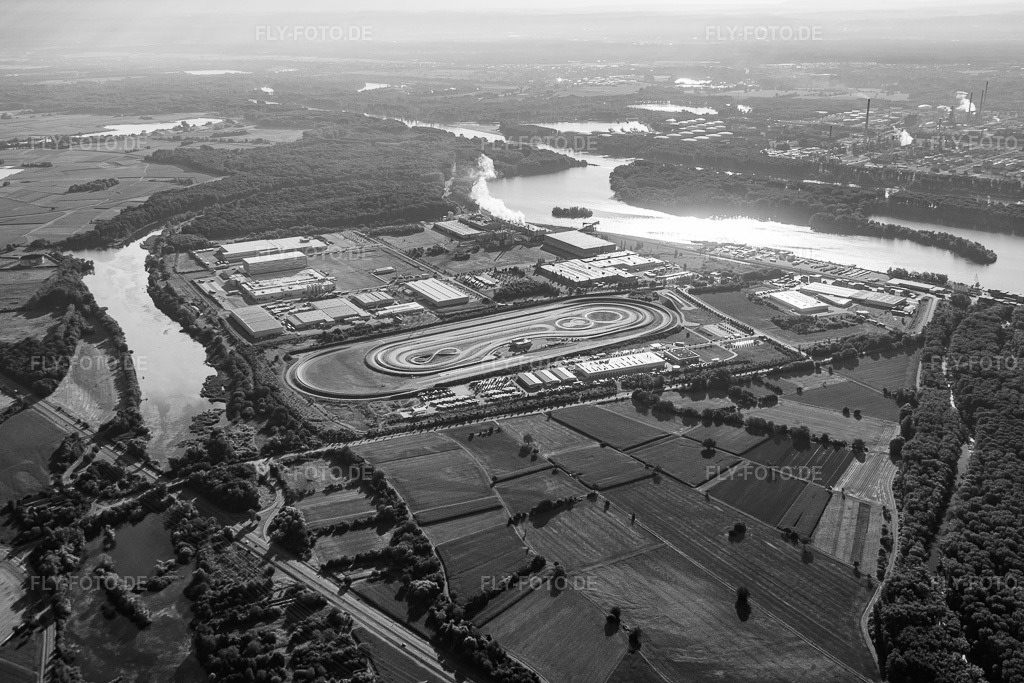 Luftbild: Industriegebiet Wörth-Oberwald zwischen Altrhein und Landeshafen aus Westen in Wörth am Rhein im Bundesland Rheinland-Pfalz in Deutschland. Foto: IMG_092847.jpg vom 13.08.2016 durch Werner Riehm/FLY-FOTO.de