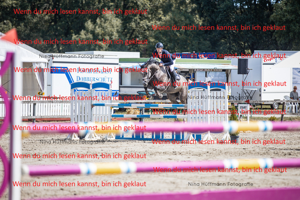 BK1A6512 | Turnierbilder Turnierfotos Nina Hüffmann Turnierfotografie Pferdefotografie Tierzeichnung Haustierzeichnung Pferdezeichnung Hundezeichnung Videograf  - Realisiert mit Pictrs.com