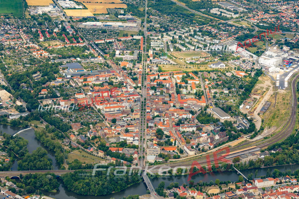 weissenfels-luftbild-2022-6257 | Aktuelles Luftbild von  Weißenfels - Die Luftaufnahme wurde 2022 mittels UL-Flugzeug erstellt ( keine Drohne ) - hochauflösende Kamera-Systeme von  Canon -
Beste Qualität - Für grossformatige Ausdrucke geeignet. Die Geschenkidee !