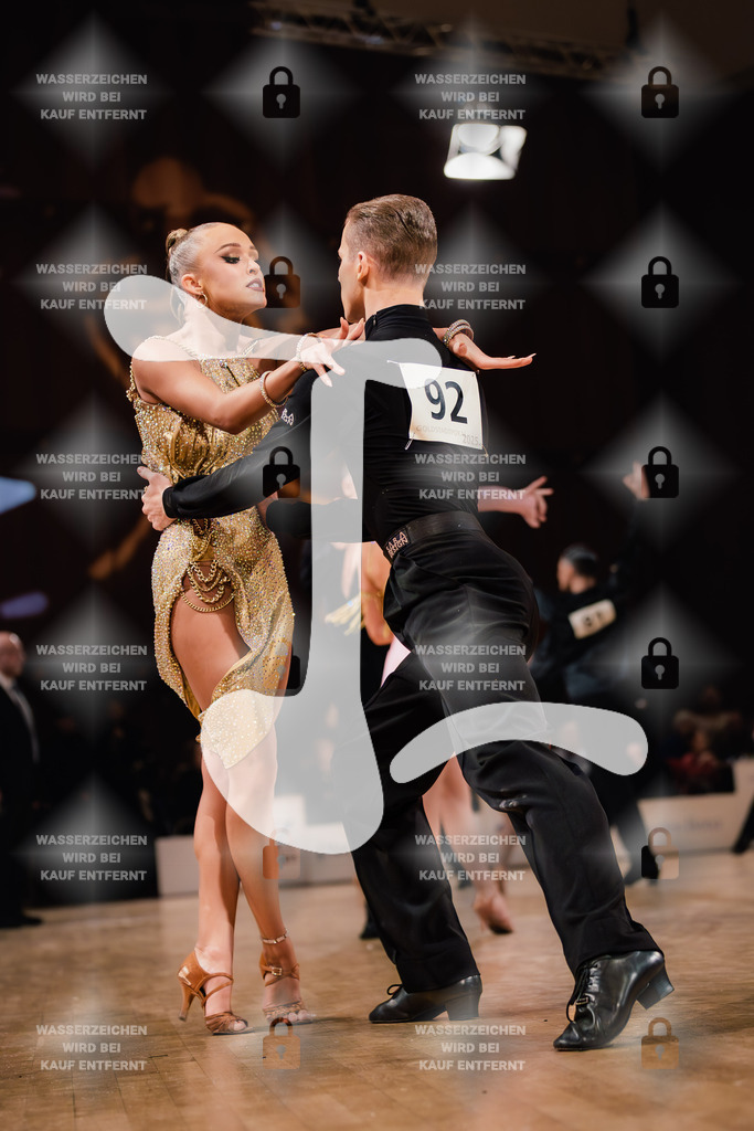 Goldstadtpokal 2025 - WDSF Open Latin Youth 8th (92) Sean Baciak _ Veronika Vilemova (Slovak Republic)-2025-01-25-7035 | Webshop for digital downloads and prints of dance sport, event & show photographer Julian Link - Realisiert mit Pictrs.com