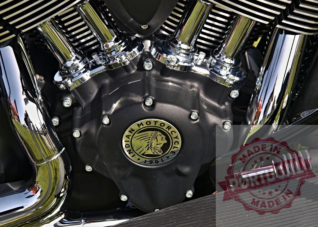 Indian Motorcycle engine with chrome cylinders and logo | Indian Motorcycle engine displaying chrome details, branding, and mechanical components - Realisiert mit Pictrs.com