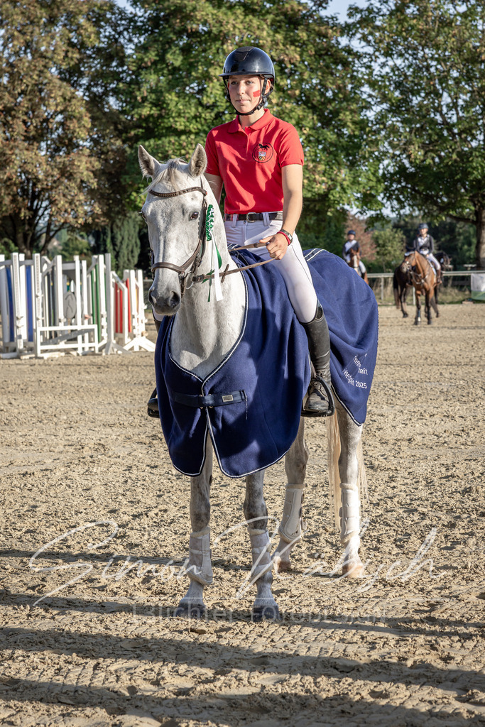 20250907-_3LI4835 | Tierfotografie Pferde, Hunde, Katzen, Haustiere.
Turnierfotografie Reitturniere, Reiten, Springreiten, Dressur in Hanau, dem Main-Kinzig-Kreis und dem Rhein-Main- Gebiet um Frankfurt