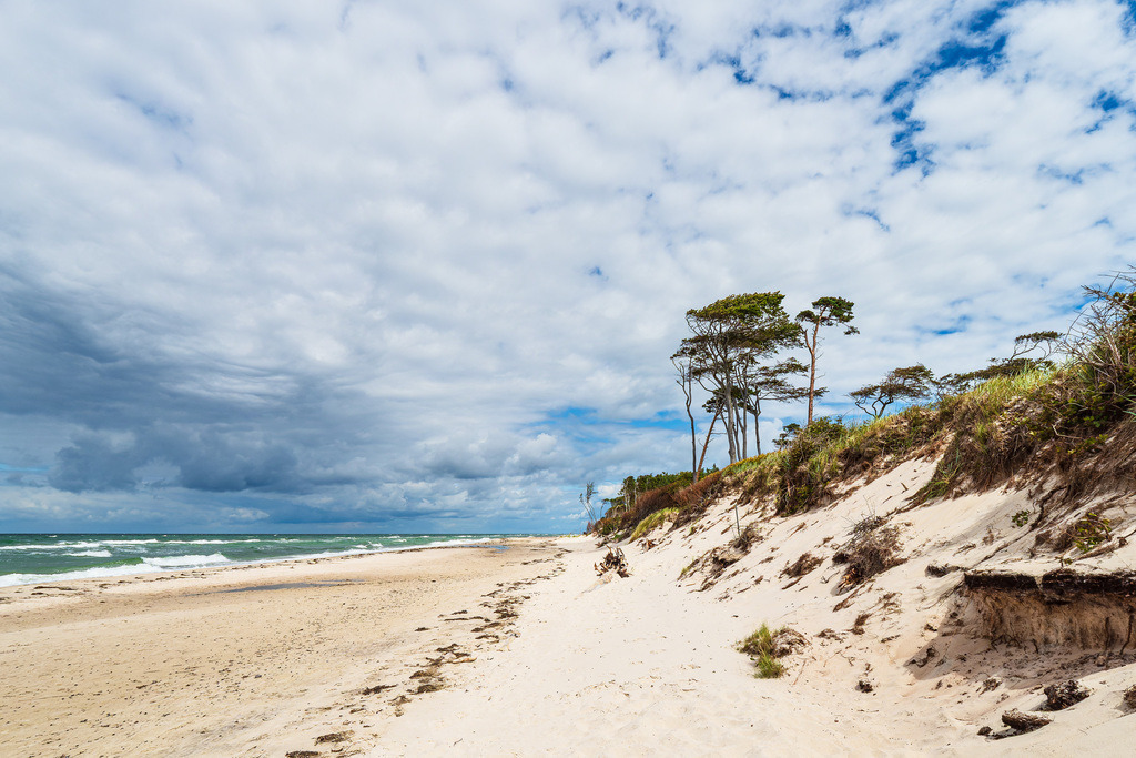 Der Weststrand mit Wellen und Wolken auf dem Fischland-Darß | Der Weststrand mit Wellen und Wolken auf dem Fischland-Darß.