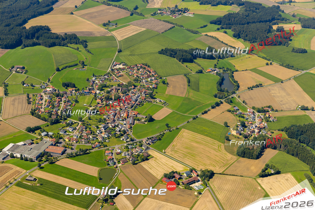 Das Luftbild zeigt : Schönkirch Plößberg - Die Luftaufnahme wurde 2023 vom UL-Flugzeug aus erstellt ( keine Drohne ) - Hochauflösende Luftaufnahme - Für grossformatige Ausdrucke geeignet. Die Geschenkidee !Mit Lizenz und Bildrechte bestellbar