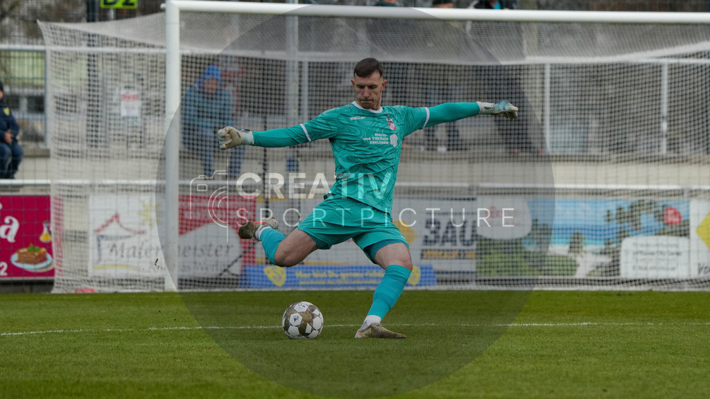 Fußball, Herren, Saison 2025/2026, Regionalliga Nordost, 18. Spieltag, FSV 63 Luckenwalde vs. FC Rot-Weiß Erfurt, Samstag 06.12.2025, Werner-Seelenbinder-Stadion Luckenwalde, | Fußball, Herren, Saison 2025/2026, Regionalliga Nordost, 18. Spieltag, FSV 63 Luckenwalde vs. FC Rot-Weiß Erfurt, Samstag 06.12.2025, Werner-Seelenbinder-Stadion Luckenwalde, Im Bild: Lorenz Otto (Erfurt) - Realisiert mit Pictrs.com