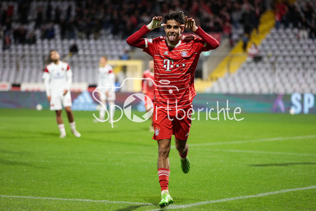 FC Bayern Amateure - 1. FC Nuernberg II | Lucas Copado Schrobenhauser (FCB #9) jubelt nach seinem Treffer zum 1-1