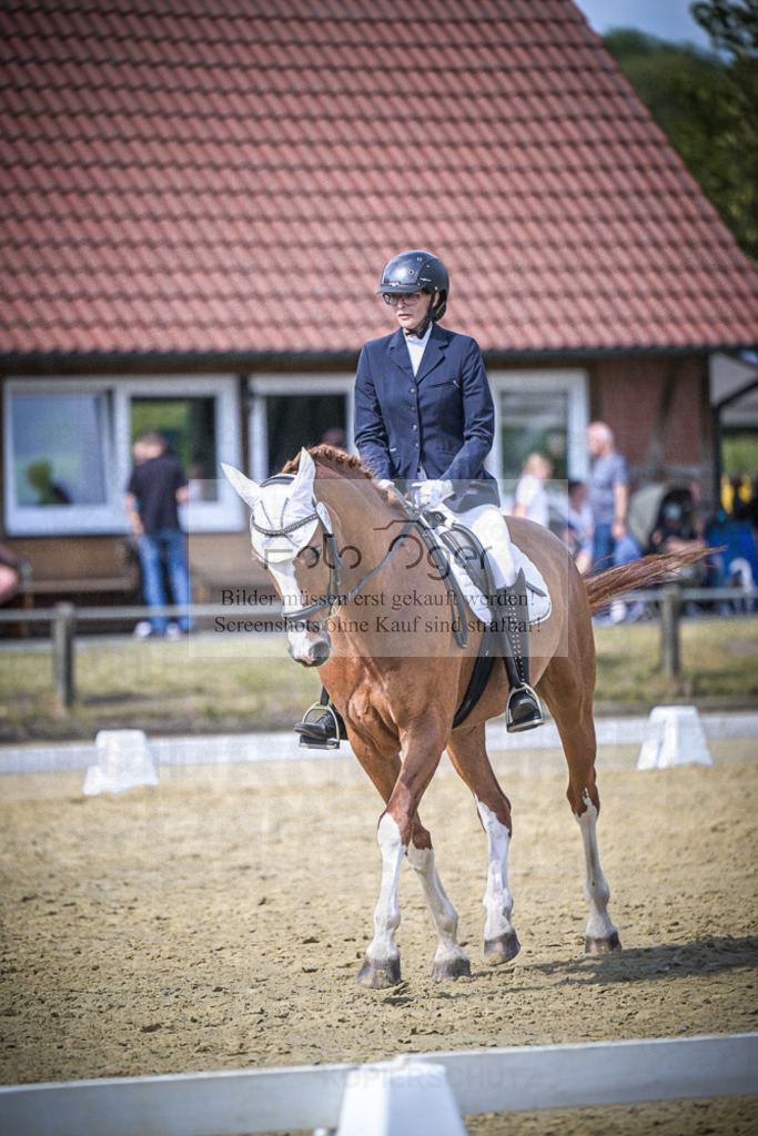 DOS_7552 | Entdecke hochwertige Reitturnierfotos von Foto Oger. Professionell, emotional und authentisch – jetzt Lieblingsmomente im Shop bestellen.Deutschlandweite Turnierfotografie. - Realisiert mit Pictrs.com
