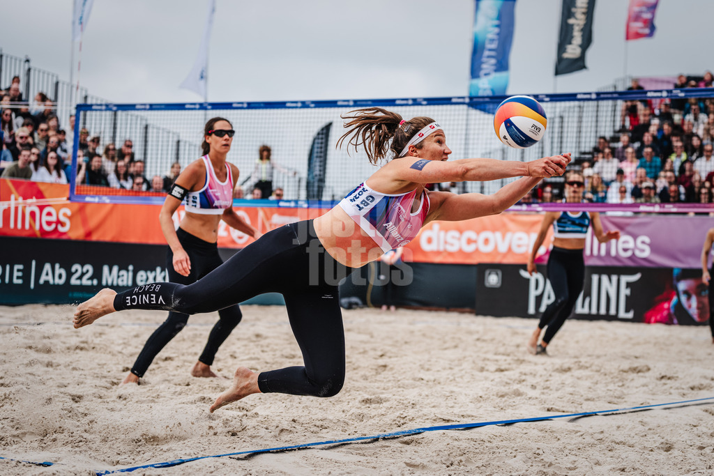 Beachvolleyball | Frauen | German Beach Tour 2024 | Tourstop Düsseldorf | 19.05.2024 | Isabel Schneider rettet den Ball