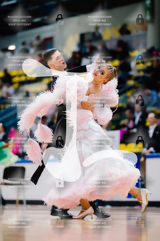 Hessen Tanzt WDSF International Open Standard 8th (32) Dmytrii Forostianov _ Helene Novalee Tilgert (Grün-Gold-Club Bremen)-2025-05-17-9150 | Webshop for digital downloads and prints of dance sport, event & show photographer Julian Link - Realisiert mit Pictrs.com