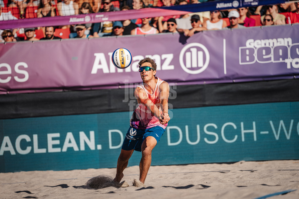 Beachvolleyball | Männer | Allianz German Beach Tour 2024 | Tourstop Kühlungsborn | 11.08.2024 | Lui Wüst nimmt den Ball an