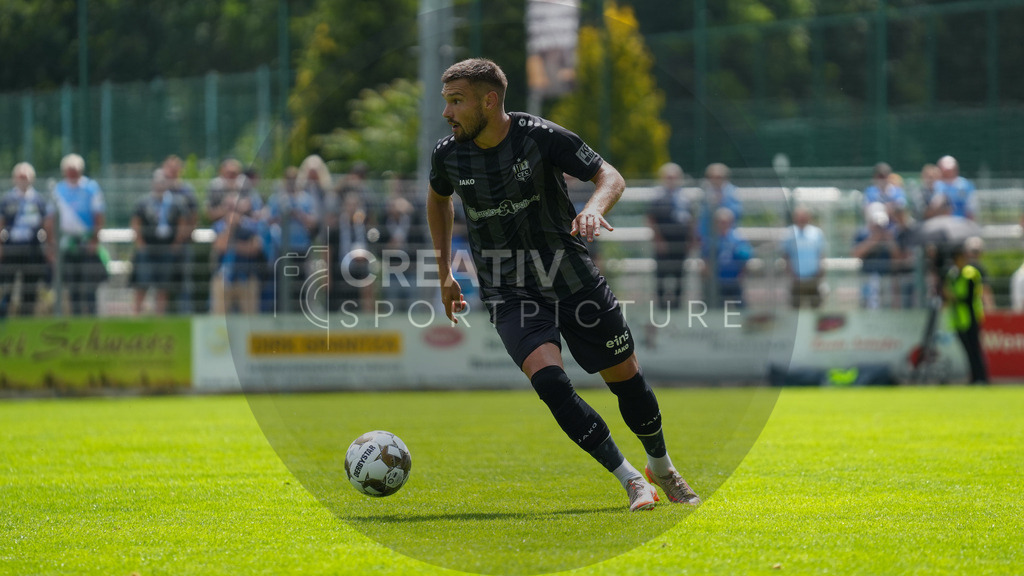 Fußball, Herren, Saison 2025/2026, Regionalliga Nordost, 2. Spieltag, FSV 63 Luckenwalde vs. Chemnitzer FC, Samstag 02.08.2025, Werner-Seelenbinder-Stadion Luckenwalde | Fußball, Herren, Saison 2025/2026, Regionalliga Nordost, 2. Spieltag, FSV 63 Luckenwalde vs. Chemnitzer FC, Samstag 02.08.2025, Werner-Seelenbinder-Stadion Luckenwalde, Im Bild: Niclas Erlbeck (Chemnitz) - Realisiert mit Pictrs.com