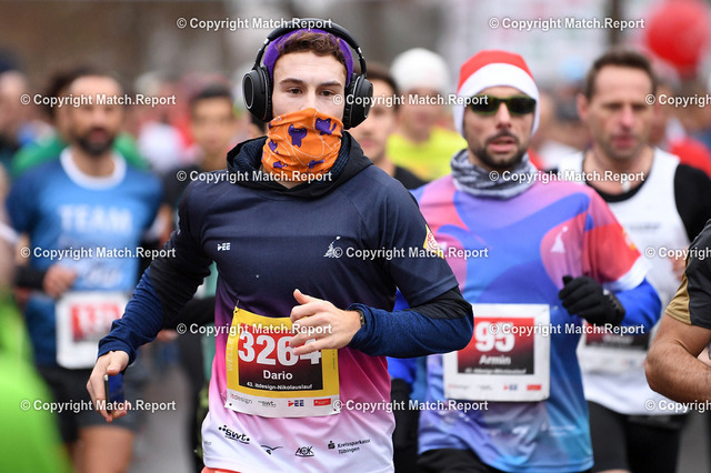 Laufen / Leichtathletik Nikolauslauf Tuebingen 2018 | Laufen / Leichtathletik Nikolauslauf Tuebingen 2018  02.12.2018Laeuferfeld am Start, mit Musik und Sonnenbrille auf den HalbmarathonFOTO: ULMER PressebildagenturxxNOxMODELxRELEASExxDie Abklaerung von Persoenlichkeitsrechten abgebildeter Personen obliegt dem Nutzer bzw. Auftraggeber.
