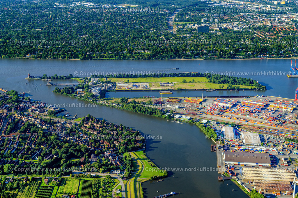 Hamburg_Petroliumhafen_ELS_1545210823 | HAMBURG 21.08.2023 Entwicklungsgebiet der Industriebrache am Petroleumhafen im Ortsteil Waltershof in Hamburg, Deutschland. // Development area of a??a??the industrial wasteland at the Petroleumhafen in the Waltershof district in the district Waltershof in Hamburg, Germany. Foto: Martin Elsen