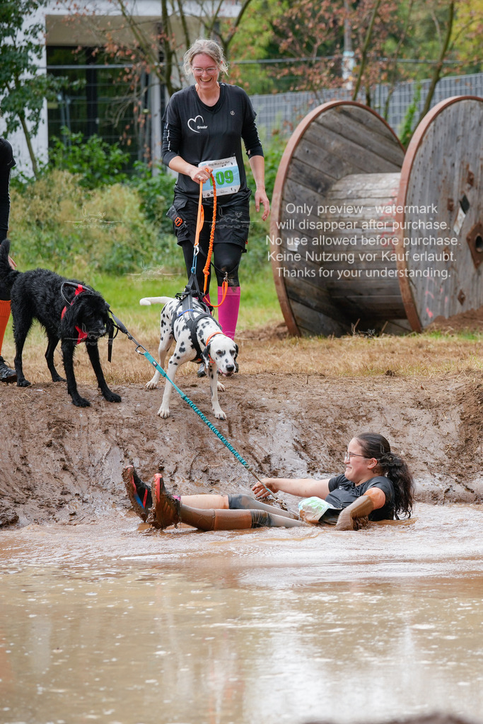 Schlamm_mit_Hund (124 von 460) | stephaniefillaphotographie - Realisiert mit Pictrs.com