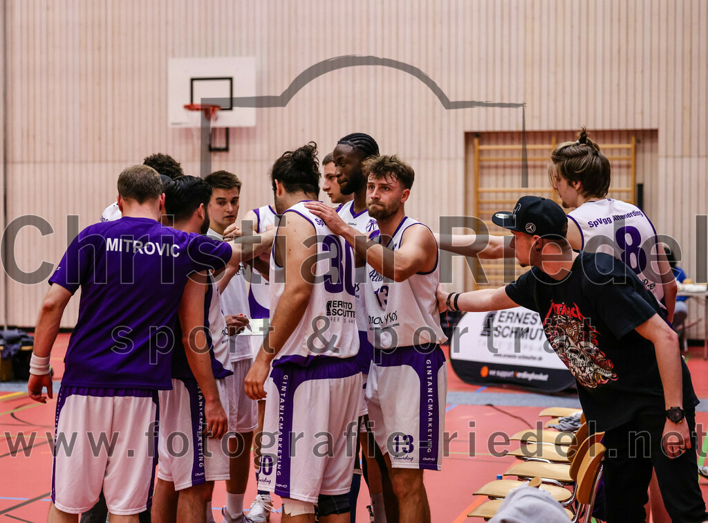 2022-05-29_037_SpVgg_Altenerding_gegen_Muenchen_Basket_2 | Erding, Deutschland, 29.05.2022:
Basketball, Bezirksliga 2021 / 2022, Herren Turnier der 2. der Aufstiegsrunden, SpVgg Altenerding gegen München Basket 2, Endergebnis: 

Marko Mitrovic (SpVgg Altenerding, #1), Leonhard Luna Stein (SpVgg Altenerding, #30), Jonah Timothy Richardson (SpVgg Altenerding, #13), Kristof Vadasz (SpVgg Altenerding, #8)

Foto: Christian Riedel / fotografie-riedel.net