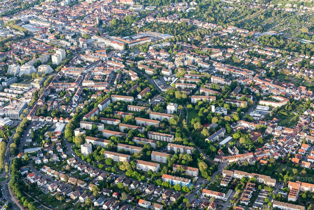 Luftbild: Auf den Lohn im Ortsteil Durlach in Karlsruhe im Bundesland Baden-Württemberg in Deutschland. Foto: IMG_099555.jpg vom 21.05.2017 durch Werner Riehm/FLY-FOTO.de