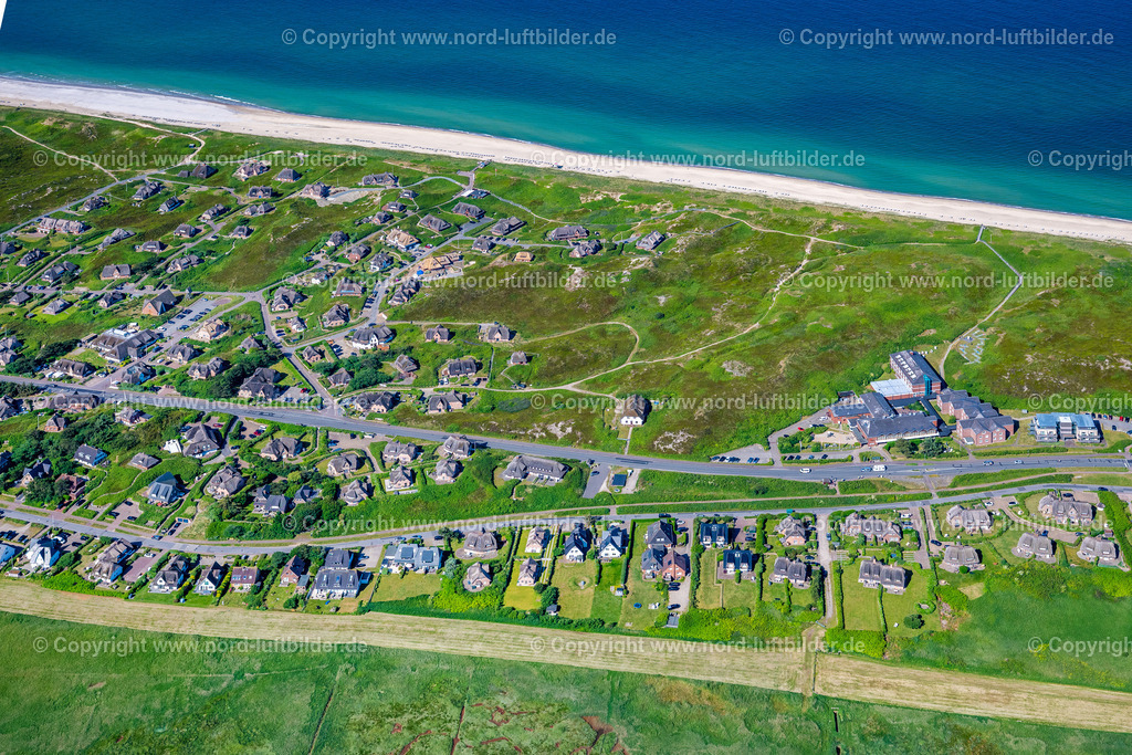 Sylt_Rantum_ELS_3279210625 | SYLT 21.06.2025 Ortsansicht an der Meeres-Küste in Rantum (Sylt) auf der Insel Sylt im Bundesland Schleswig-Holstein, Deutschland. // Townscape on the seacoast in Rantum (Sylt) at the island Sylt in the state Schleswig-Holstein, Germany. Foto: Martin Elsen
