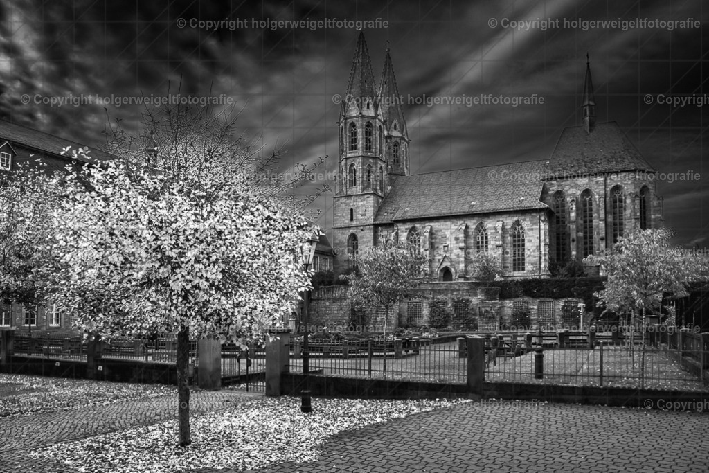 Barockgarten mit St.Marien | Kaufen sie online außergewöhnliche Fotografien auf Leinwand Acrylglas Fotoprint Aludibond von holgerweigeltfotografie - Realisiert mit Pictrs.com