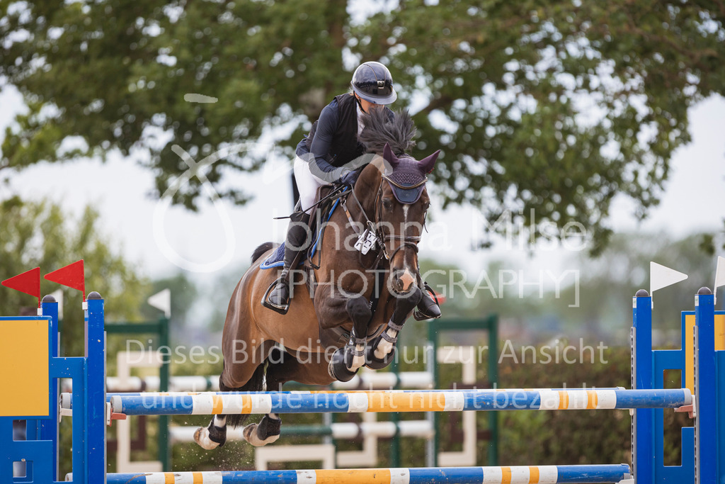 240614_Lemwerder_M2-Springen-434 | Deine schönsten Turniermomente als professionelle Fotos! Entdecke hochwertige Pferdesport-Fotografie im Online-Shop. Jetzt Fotos finden & bestellen!