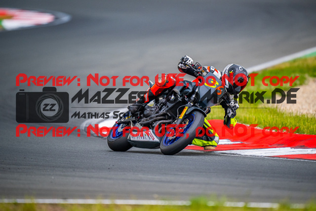 MaZZes_FotoMatrix_220521_2454 | Fotograf Mathias Schmid
Sportfotograf,
Eventfotograf,
Hochzeitsfotograf,
Portraitfotograf