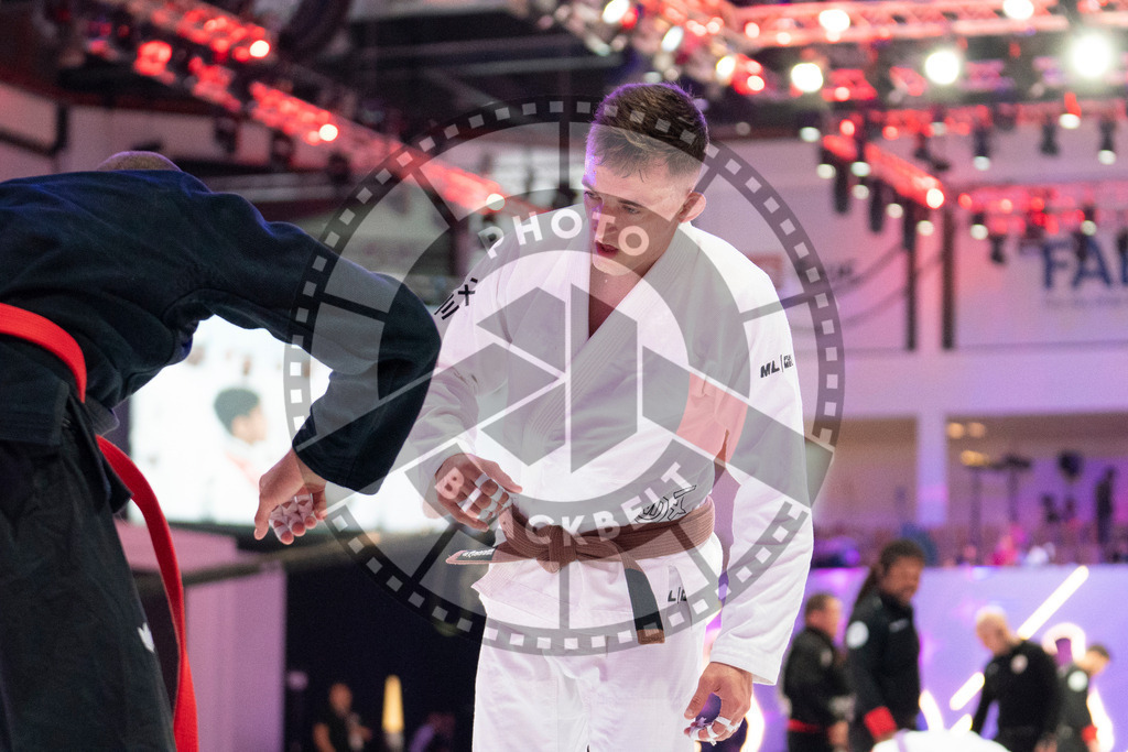 20231109PBB5031 | Fighters compete during the AJP World Professional Championship in the Mubadala Arena in Abu Dhabi, Arab United Emirates, on November 9, 2023.