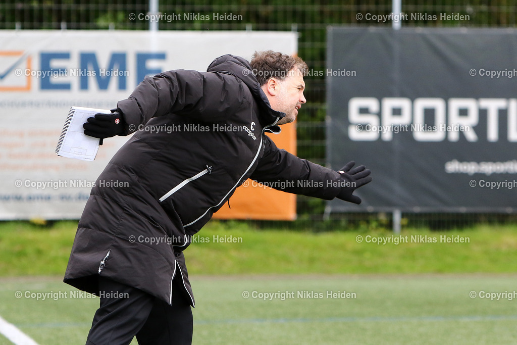 NH_EimsbüttelerTVU17_FCStPauliU16_U17Regionalliga_20042024 | Malte Schlichtkrull (Trainer, FC St. Pauli U16)

Fußball I Junioren I B-Junioren Regionalliga Nord I Saison 2023/2024 I 20. Spieltag I Eimsbütteler TV U17 - FC St. Pauli U16 I 20.04.2024 I Sportplatz Hoheluft