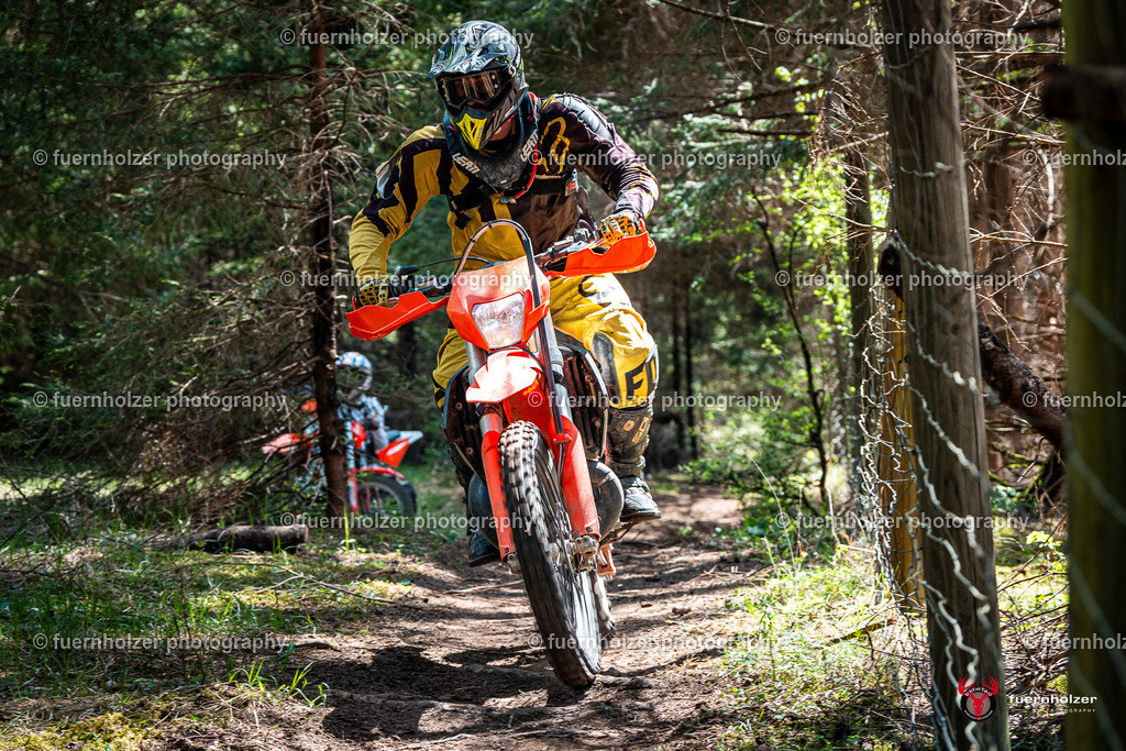 fuernholzer_250501-C2-401 | Fotografische Impressionen von der Red Stag Enduro Extreme by fuernholzer-photography.com. Endurosport in Österreich fotografisch festgehalten von fuernholzer. Auftragsfotografie für Private, Gewerbefotos und Industriefotografie. Eventfotografie, Sportfotografie und Motorsportfotografie. Anbieter von Fotoworkshops, Fototraining, fotografischen Vorträgen und Fotoseminaren.
