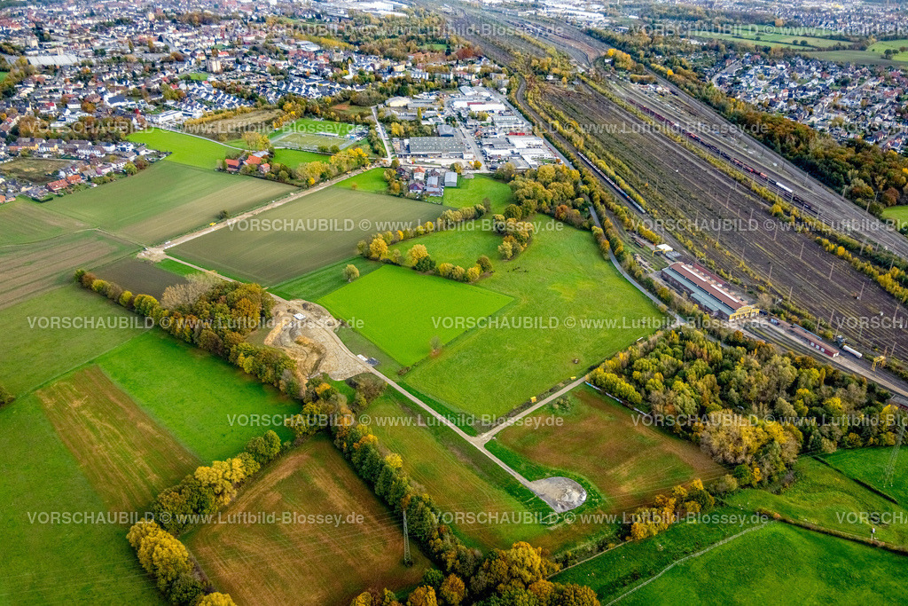 Hamm221012233 | Luftbild, Wiesen und Felder, Baustelle, Gewerbegebiet Schieferstraße, Bahngleise, Herbstfarben, Pelkum, Hamm, Ruhrgebiet, Nordrhein-Westfalen, Deutschland